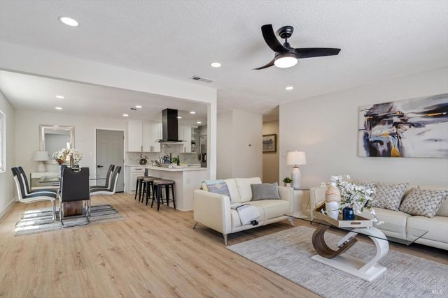 2117 Elliott Dr, American Canyon, CA 94503