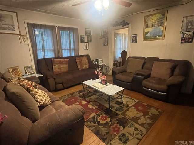 607 Carter St., Clarksville, AR 72830