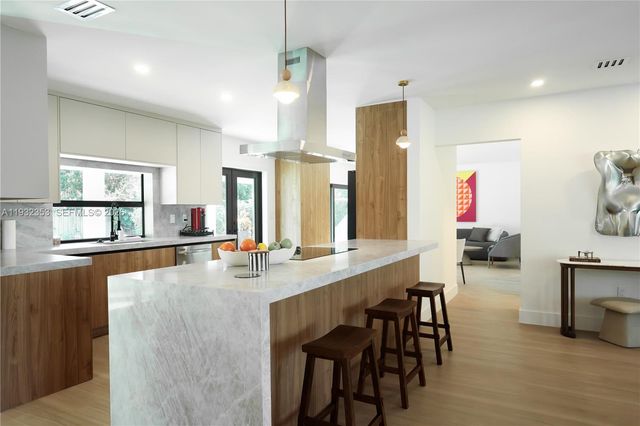 7700 SW 168th Ter, Palmetto Bay, FL 33157