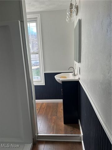 315 Carolina Avenue, Chester, WV 26034