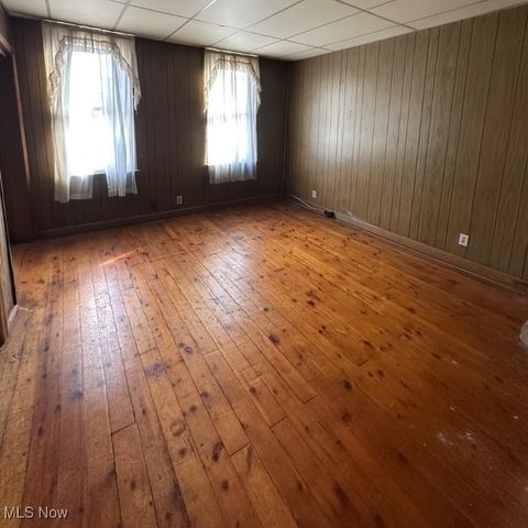 315 Carolina Avenue, Chester, WV 26034