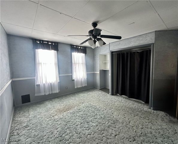 315 Carolina Avenue, Chester, WV 26034