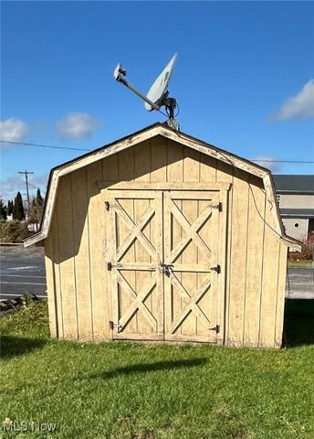 315 Carolina Avenue, Chester, WV 26034