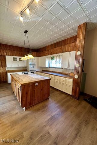 315 Carolina Avenue, Chester, WV 26034