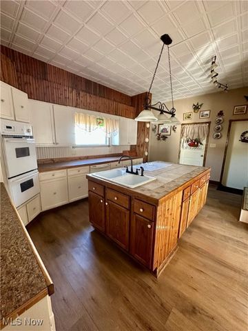 315 Carolina Avenue, Chester, WV 26034