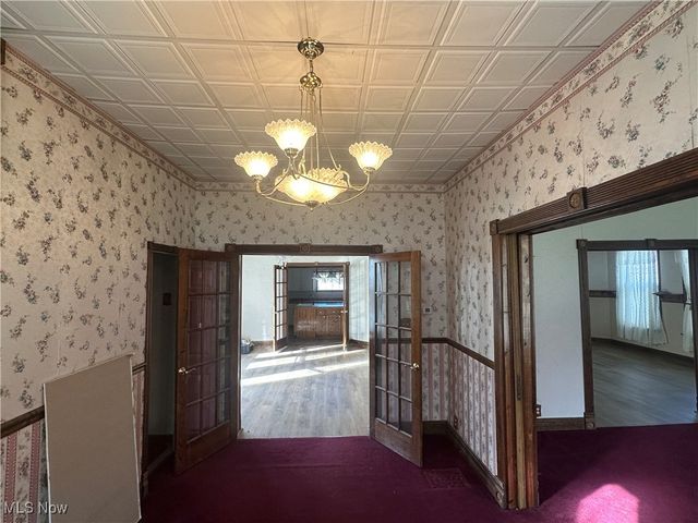 315 Carolina Avenue, Chester, WV 26034