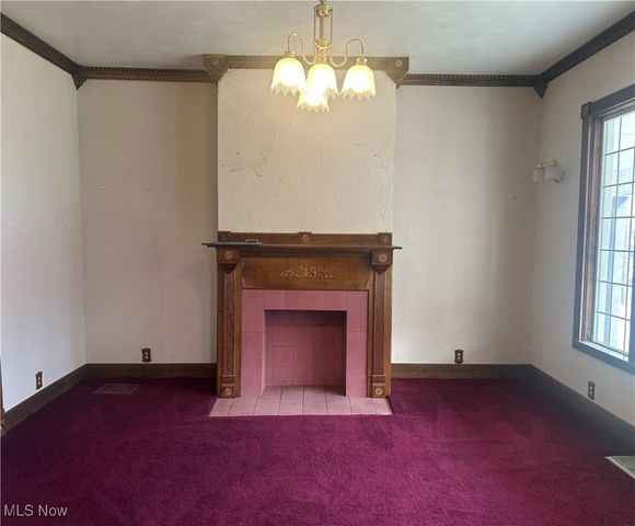 315 Carolina Avenue, Chester, WV 26034