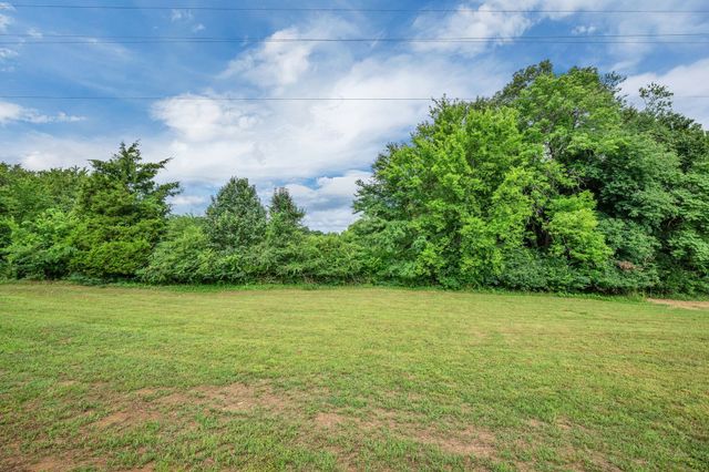 1442 East Piney Road, Dickson, TN 37055