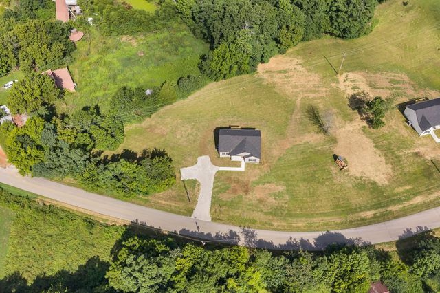 1442 East Piney Road, Dickson, TN 37055