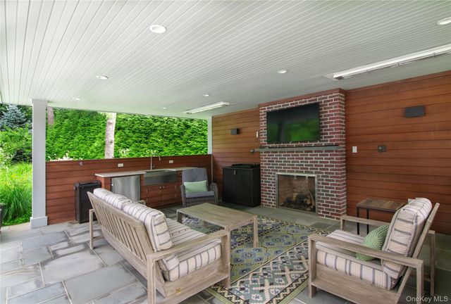 97 Spring Close Highway, East Hampton, NY 11937