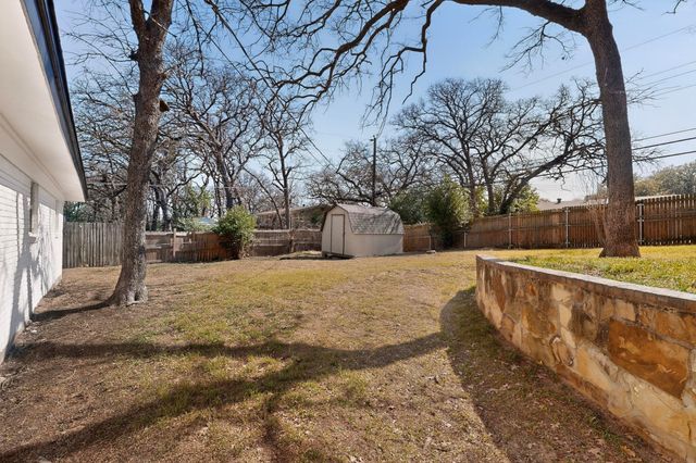 1900 Mimosa Drive, Arlington, TX 76012