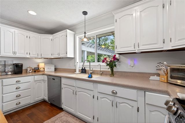 1073 Tralee Trail, Beavercreek, OH 45430