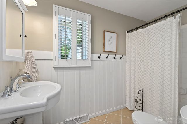 1073 Tralee Trail, Beavercreek, OH 45430