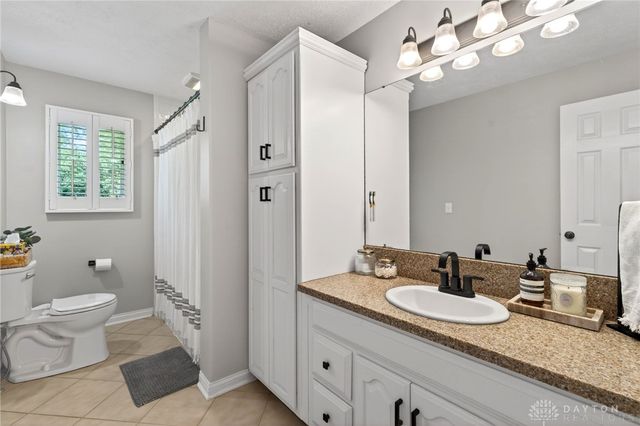 1073 Tralee Trail, Beavercreek, OH 45430