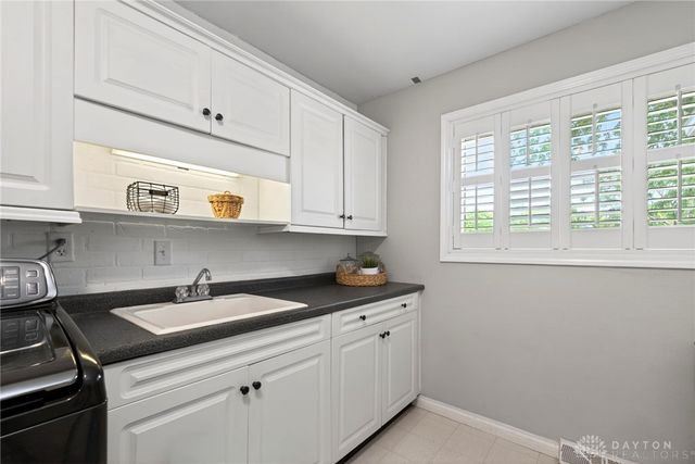1073 Tralee Trail, Beavercreek, OH 45430