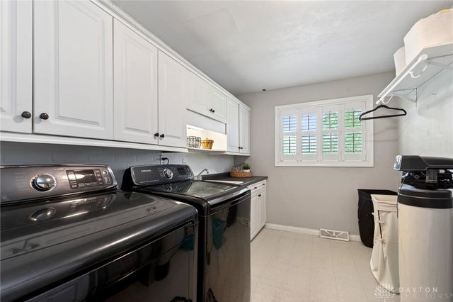 1073 Tralee Trail, Beavercreek, OH 45430