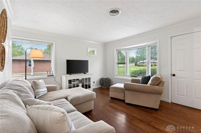 1073 Tralee Trail, Beavercreek, OH 45430