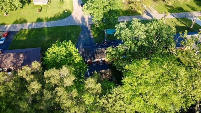 1073 Tralee Trail, Beavercreek, OH 45430