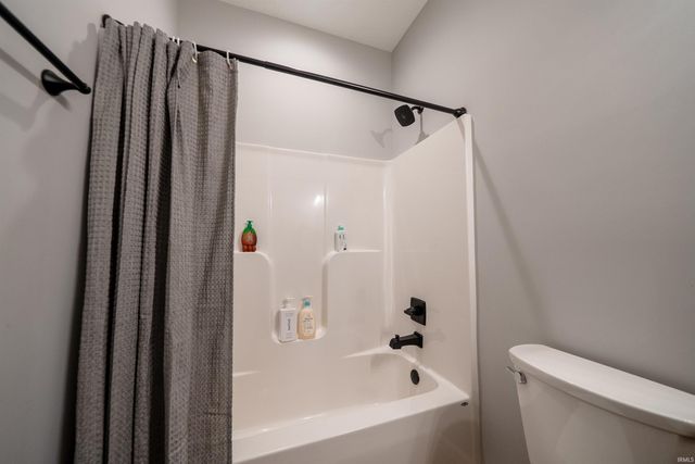 14766 Whisper Rock Boulevard, Fort Wayne, IN 46845