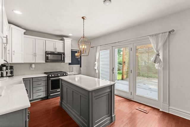 749 N Van Buren Street, Batavia, IL 60510