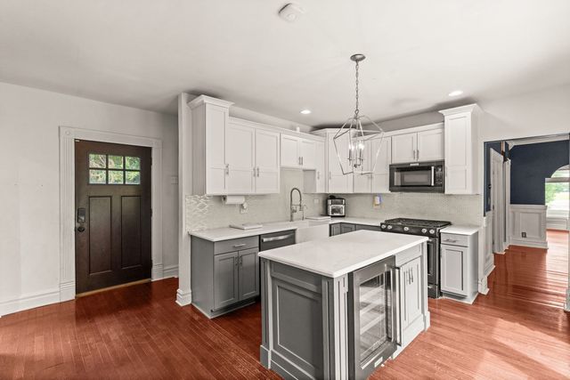 749 N Van Buren Street, Batavia, IL 60510