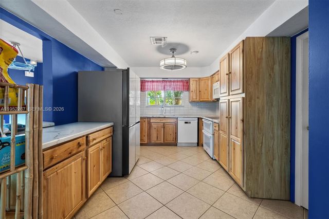 5741 SW 14th Street, Plantation, FL 33317