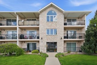 5940 W 87th Street 301, Burbank, IL 60459
