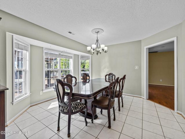 1017 N Commons Drive N, Jacksonville, NC 28546