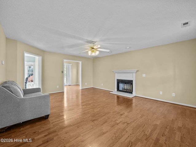 1017 N Commons Drive N, Jacksonville, NC 28546