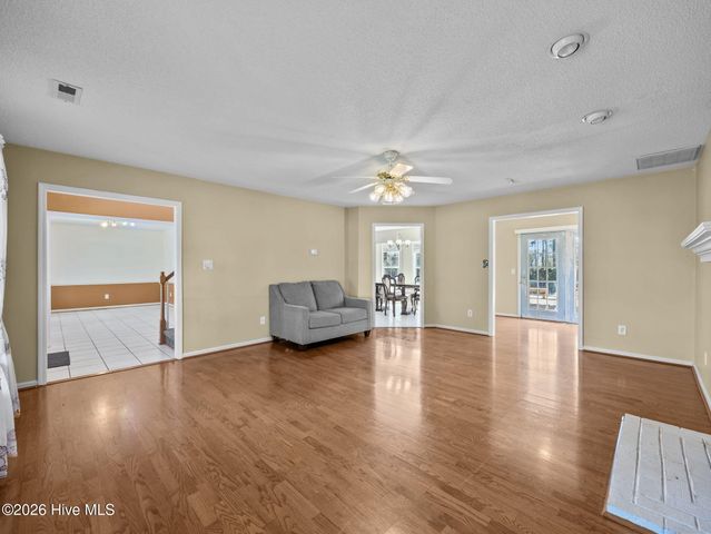 1017 N Commons Drive N, Jacksonville, NC 28546