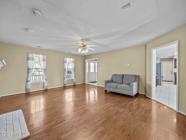 1017 N Commons Drive N, Jacksonville, NC 28546