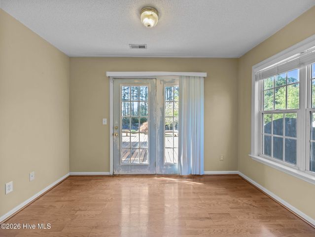 1017 N Commons Drive N, Jacksonville, NC 28546