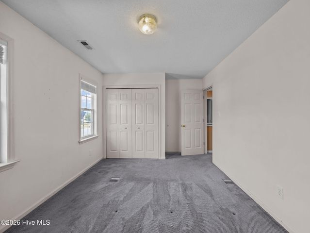 1017 N Commons Drive N, Jacksonville, NC 28546