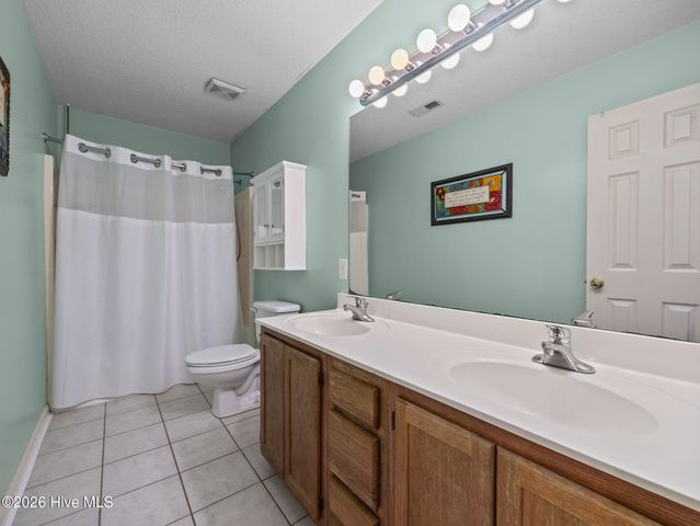 1017 N Commons Drive N, Jacksonville, NC 28546