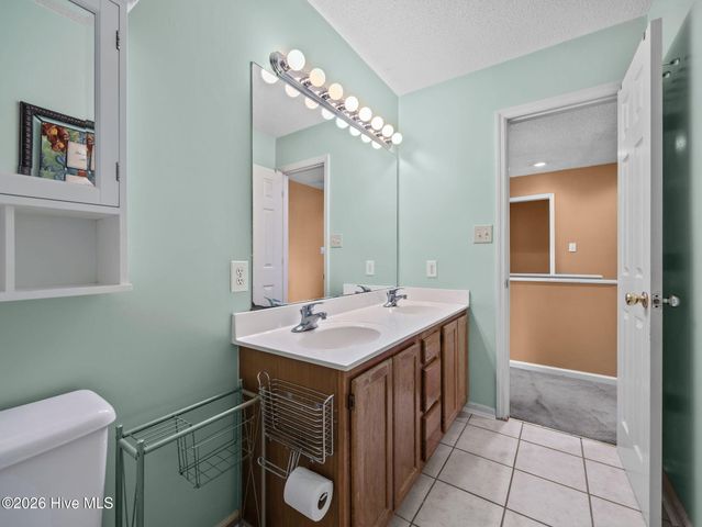 1017 N Commons Drive N, Jacksonville, NC 28546