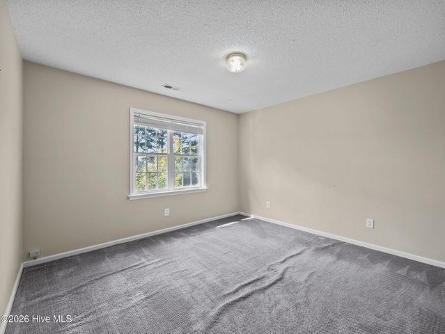 1017 N Commons Drive N, Jacksonville, NC 28546