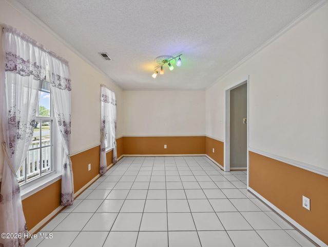 1017 N Commons Drive N, Jacksonville, NC 28546