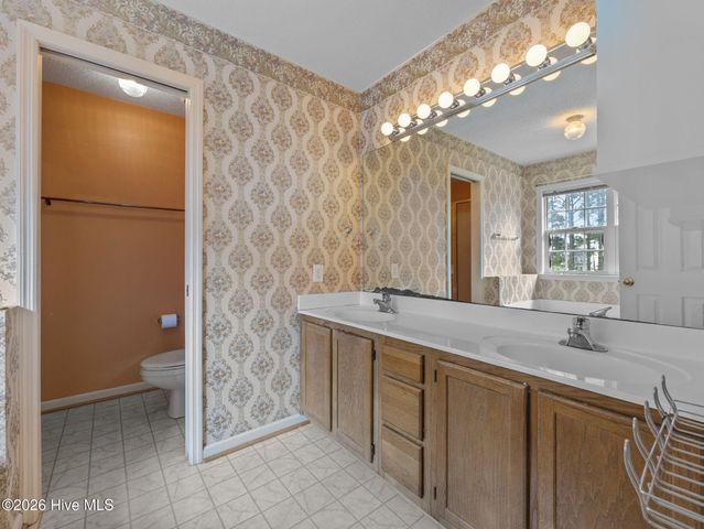 1017 N Commons Drive N, Jacksonville, NC 28546