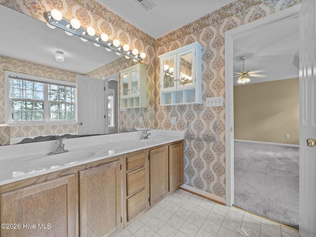 1017 N Commons Drive N, Jacksonville, NC 28546