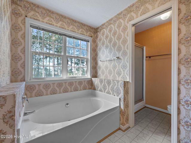 1017 N Commons Drive N, Jacksonville, NC 28546