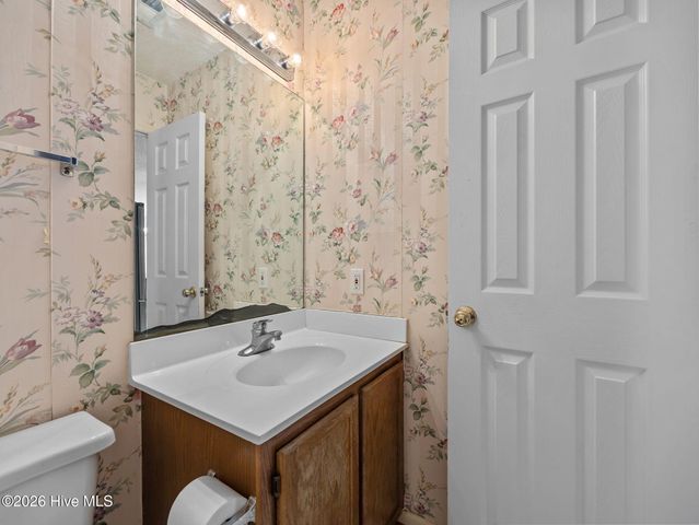 1017 N Commons Drive N, Jacksonville, NC 28546