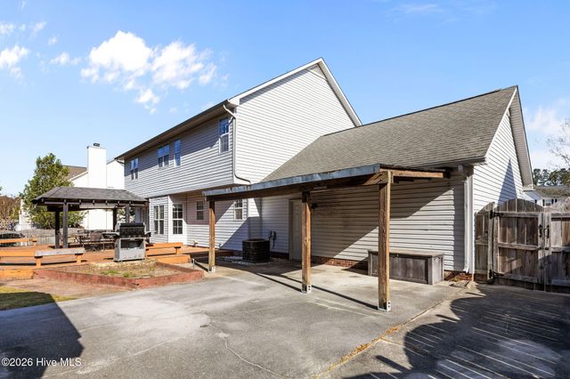 1017 N Commons Drive N, Jacksonville, NC 28546