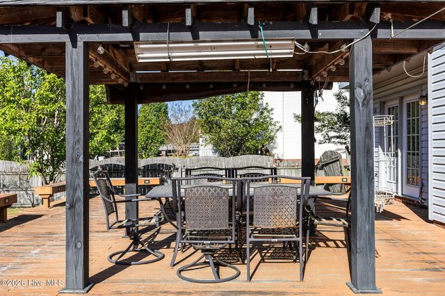 1017 N Commons Drive N, Jacksonville, NC 28546