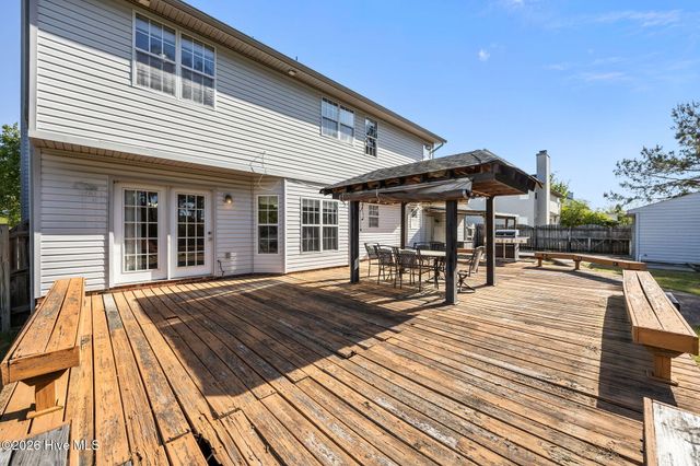 1017 N Commons Drive N, Jacksonville, NC 28546