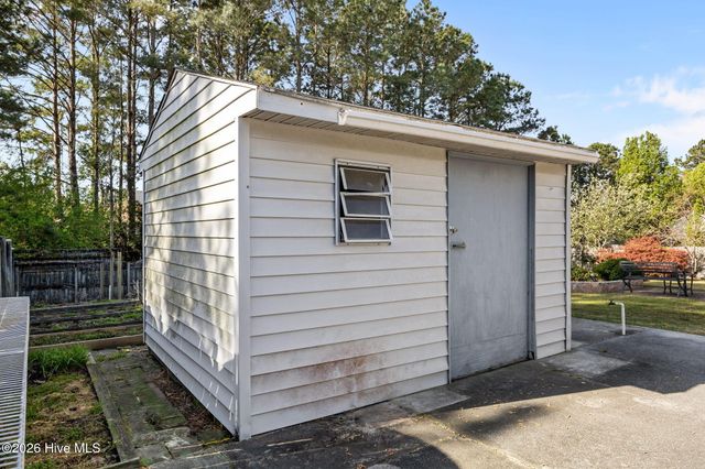 1017 N Commons Drive N, Jacksonville, NC 28546