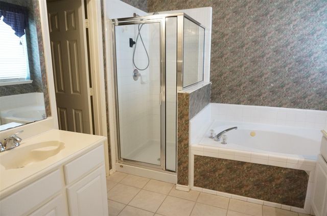 2114 Madewood Drive, Missouri City, TX 77459