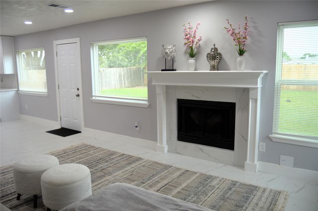 3419 Southdown Drive, Pearland, TX 77584