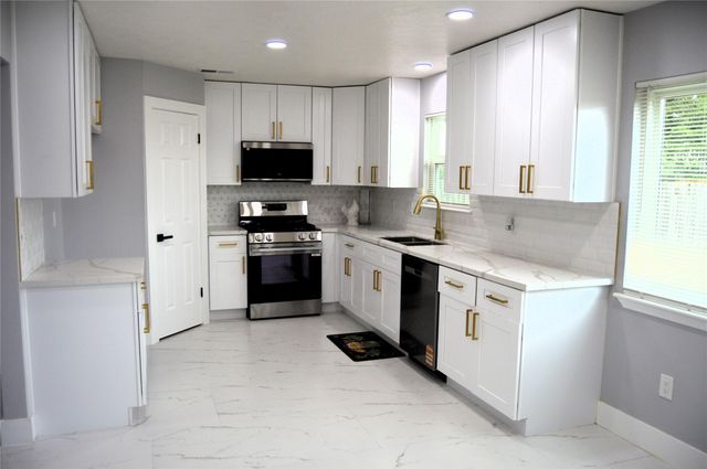 3419 Southdown Drive, Pearland, TX 77584