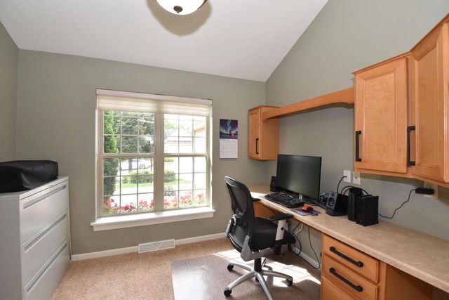 930 Dana LANE, Waukesha, WI 53189