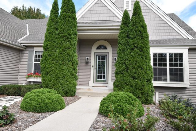 930 Dana LANE, Waukesha, WI 53189